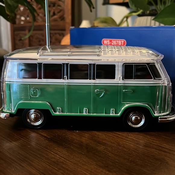 NIB Wireless Bluetooth Car Speaker - Picture 4 of 11